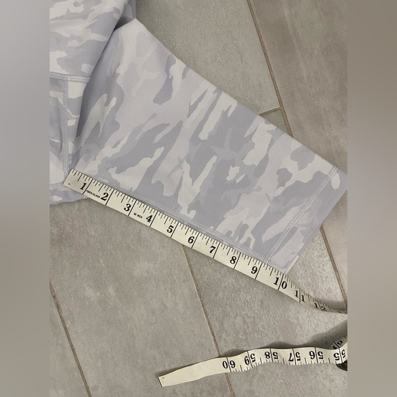 Lululemon Wunder Under Short Ribbed White Camo Size 4 - Picture 4 of 8
